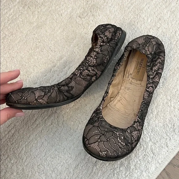 Valentino Black and Cream Lace Flats - Picture 5 of 5